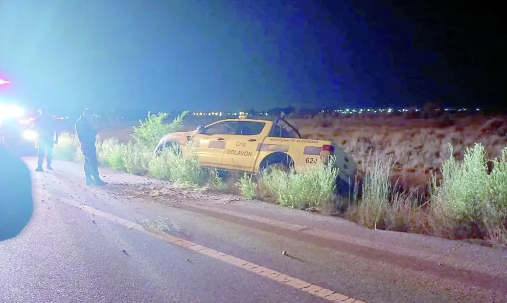 En persecución de Gaiman a Trelew patrullero termina en un zanjón, policías resultan golpeados y cae supuesto ladrón