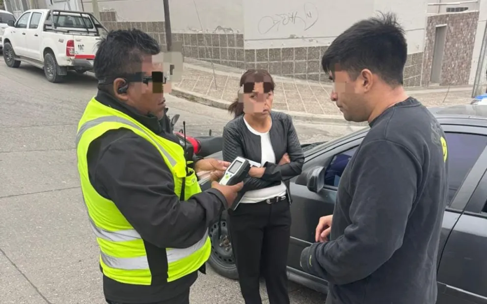 Un auto y una moto chocaron en la intersección de 13 de Diciembre y Ameghino
