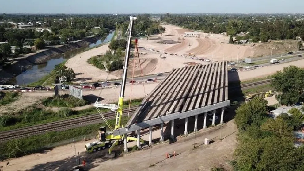Una por una: dónde estarán las 10 obras públicas autorizadas por Javier Milei para 2025