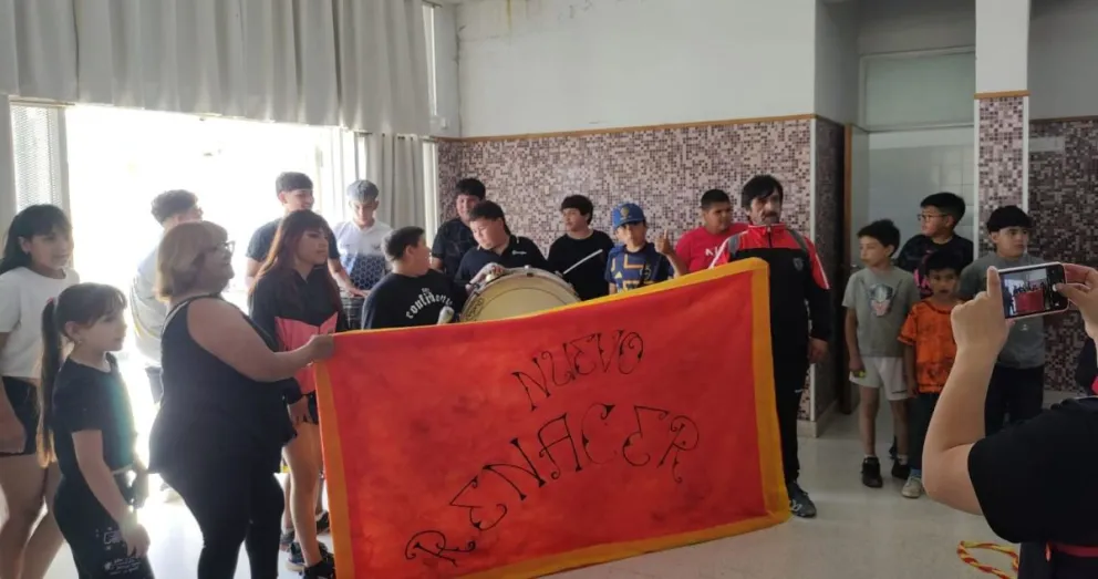 Estudiantes de la Escuela 169 celebraron el Festival de los Sentidos junto a la murga "Nuevo Renacer"