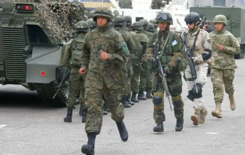El Gobierno de Milei autorizó a las Fuerzas Armadas a actuar en las fronteras y el interior del país “contra el terrorismo y ciberataques”