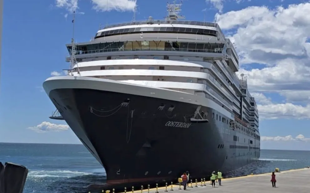Temporada de cruceros en Chubut: el Oosterman arribó a Puerto Madryn