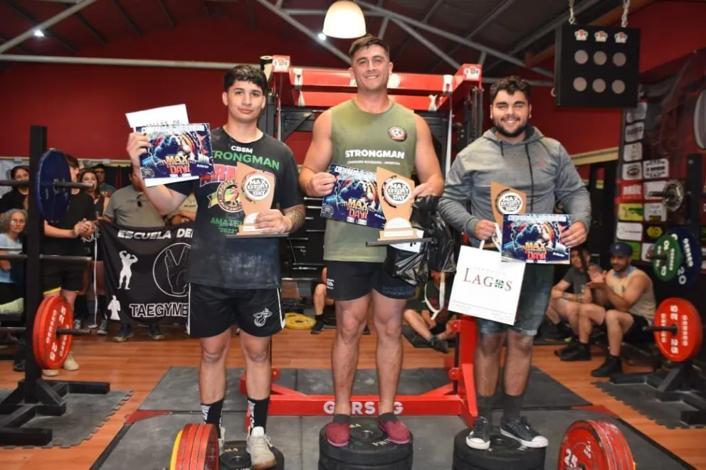 José Poblete en lo más alto del podio en el Max Effort Day II