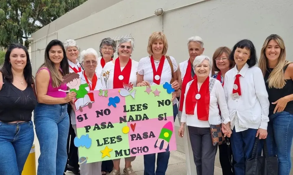 En Puerto Madryn, el Municipio distinguió a las abuelas lee cuentos