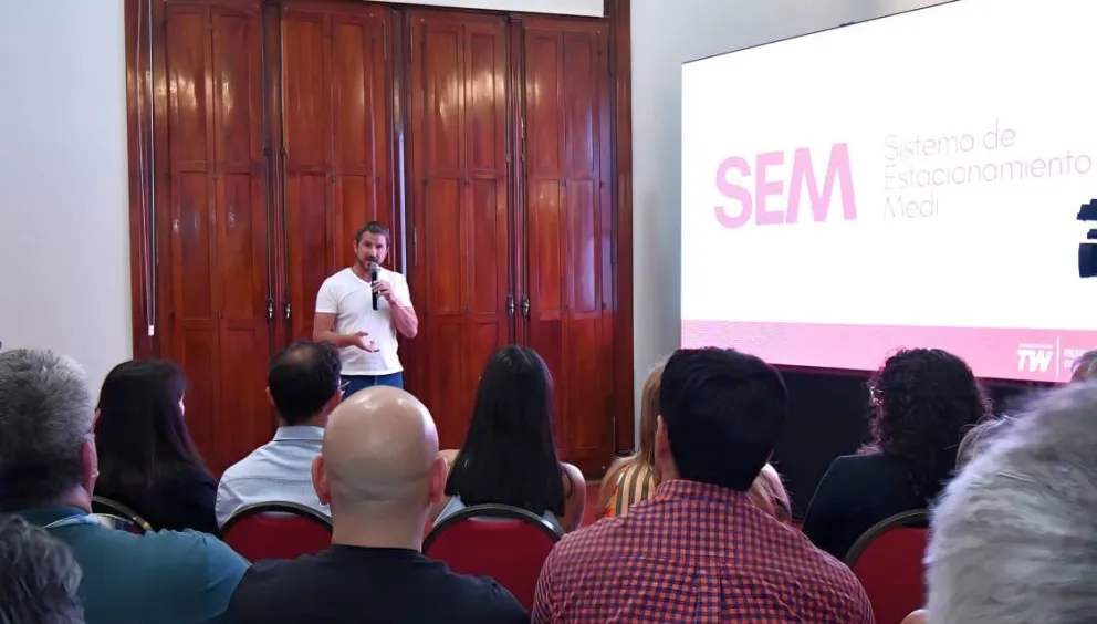 Trelew: Merino encabezó la presentación de la app del Sistema de Estacionamiento Medido