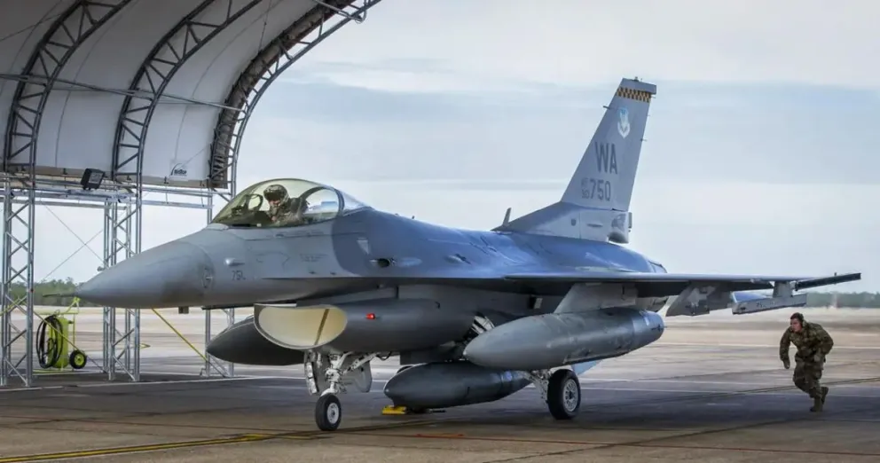Balza advierte que el funcionamiento de los F-16 podría demorar varios años