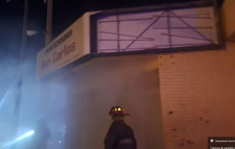 Rápida intervención de bomberos evita desastre tras incendio en Panificadora San Carlos 