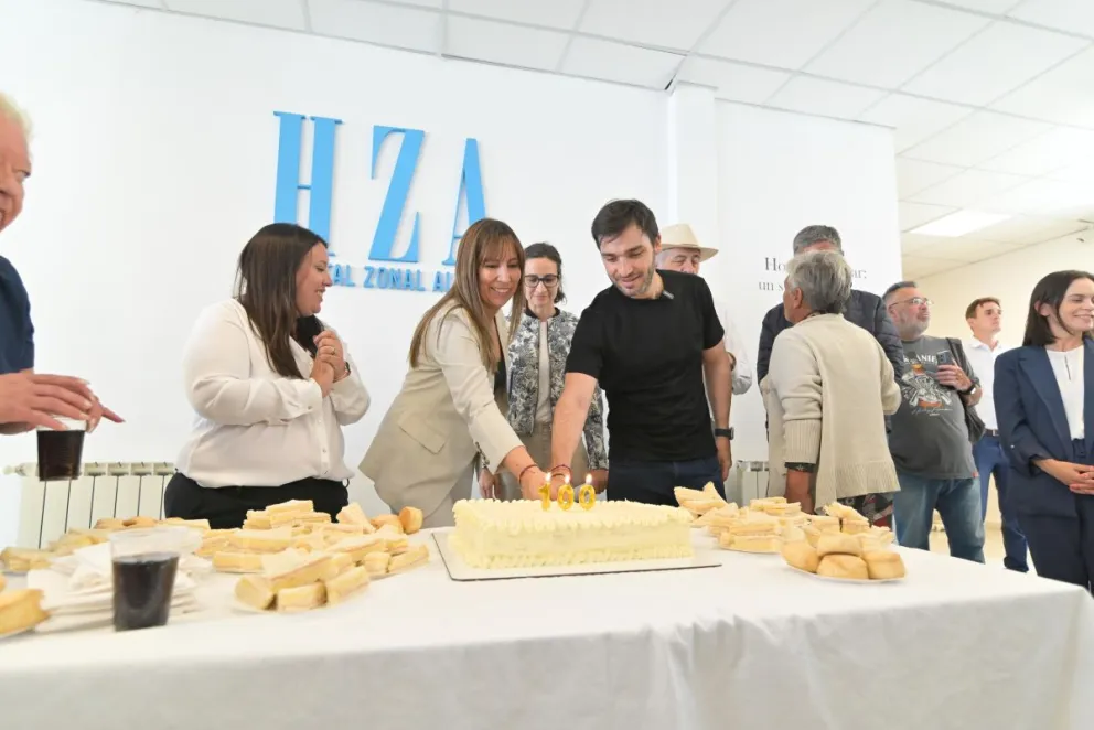 Torres inauguró la sala de kinesiología del Hospital Alvear y destacó que "esta institución es un ejemplo de cómo debe gestionarse la salud pública"