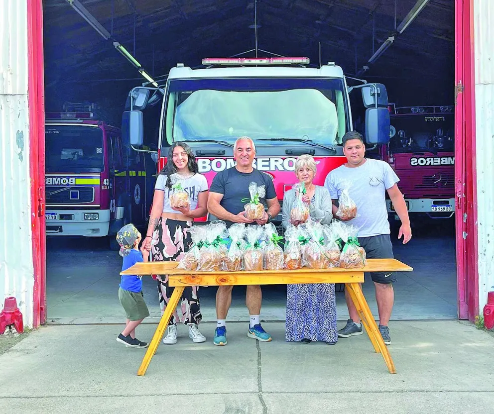 Comodoro Solidario obsequió más de 400 pan dulces