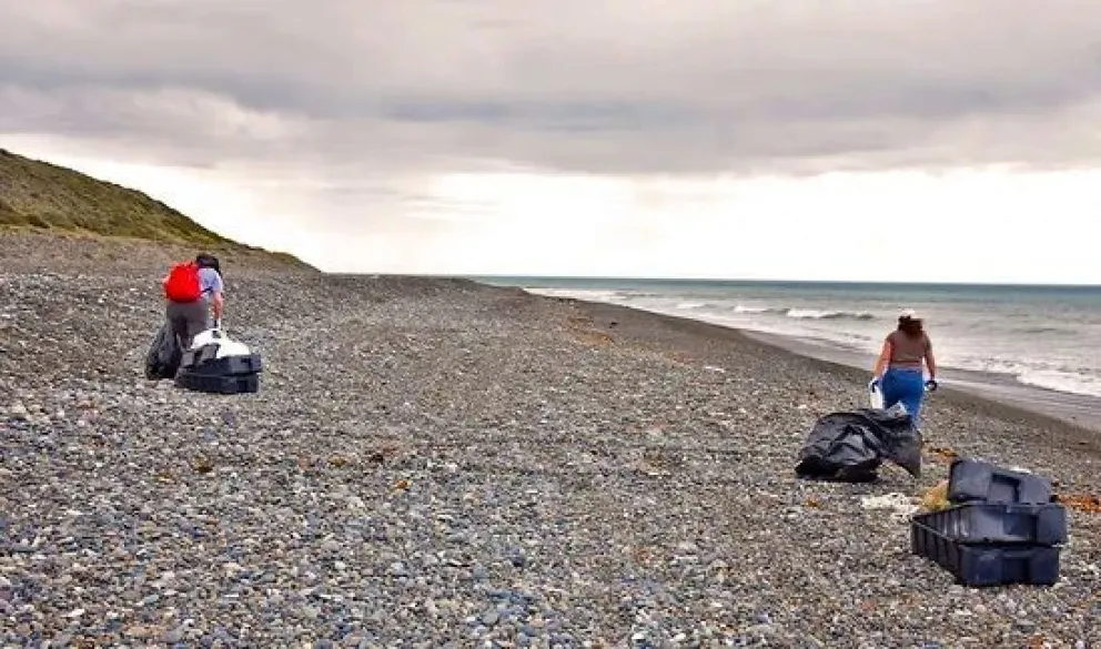 Rawson: Más de 100 kilos de basura recolectados en la playa