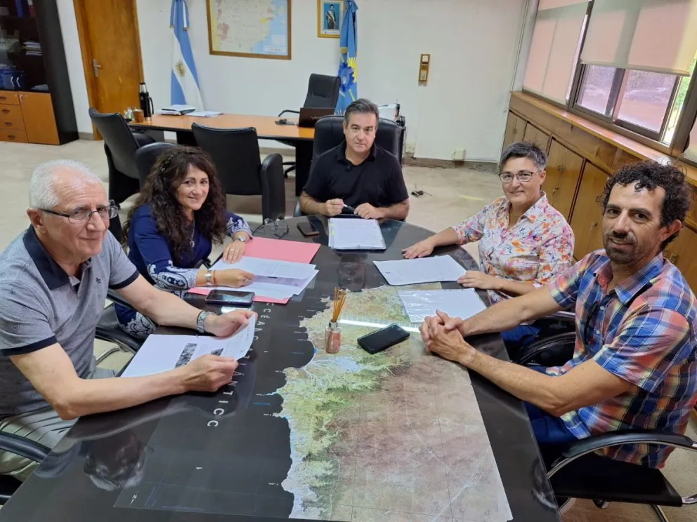El Gobierno firmó convenios clave con dos Facultades de la Universidad Nacional de la Patagonia