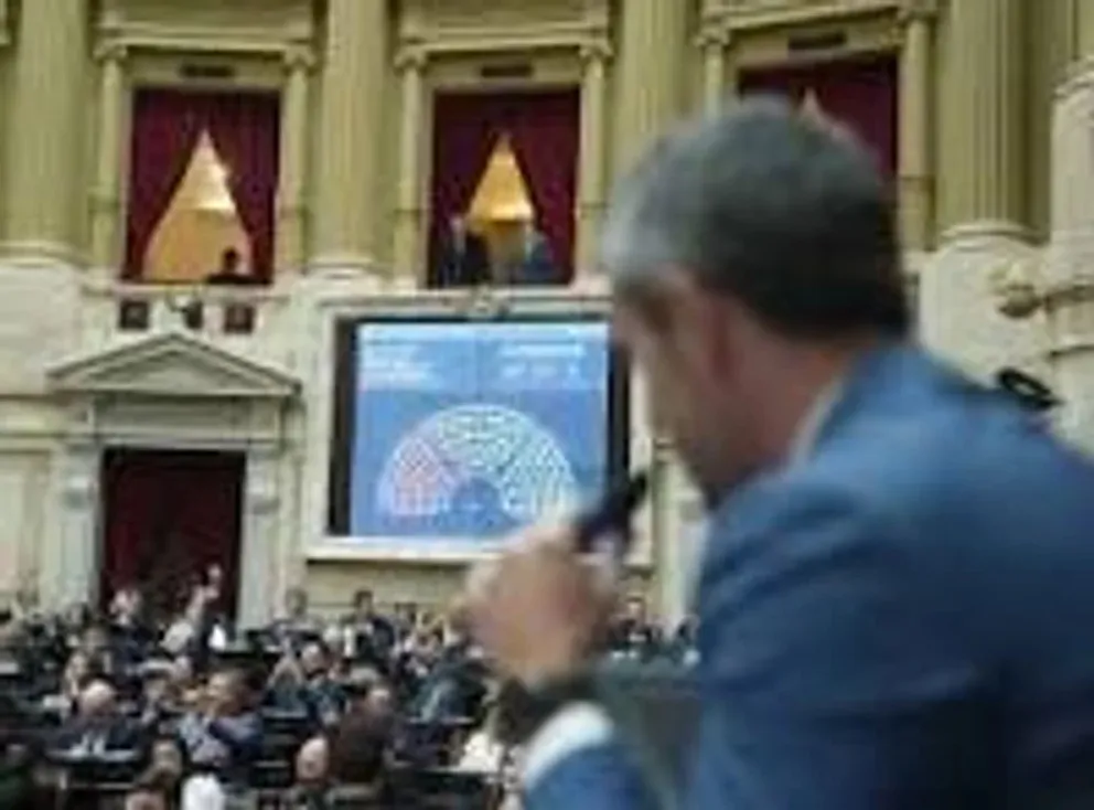 Tensión por el Presupuesto 2025: diputados opositores critican la prórroga y el oficialismo defiende su postura