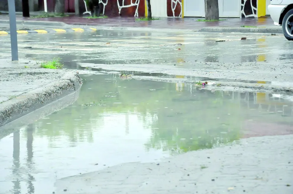 El Año Nuevo comenzó con intensas lluvias en la ciudad, aunque “sin grandes inconvenientes”, dijeron desde Defensa Civil
