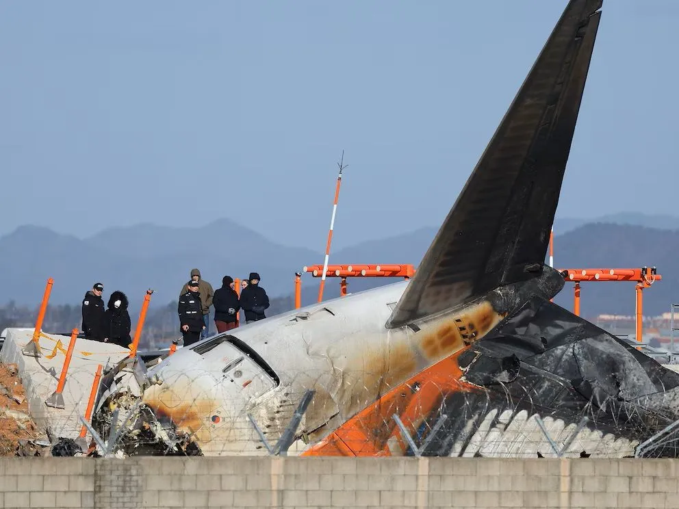 Extraen toda la información de una de las cajas negras del avión que se estrelló en Corea del Sur