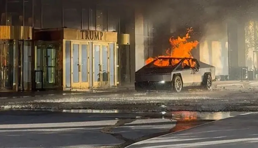 Explosión del Cybertruck de Tesla en la torre Trump: Un muerto y siete heridos
