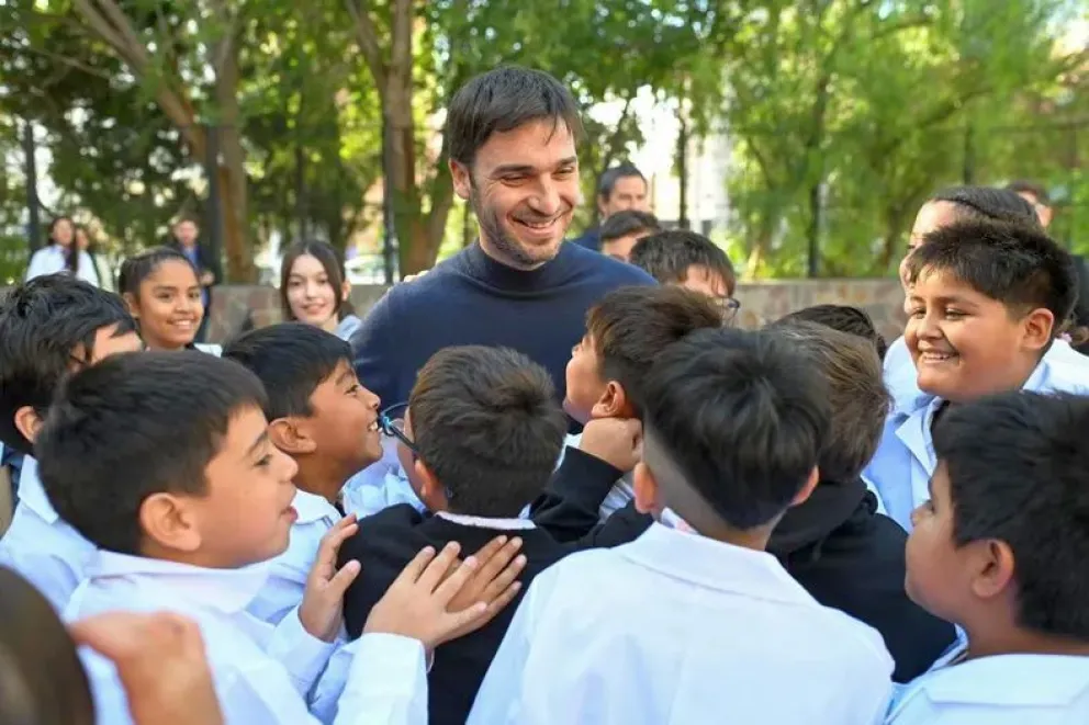 Nacho Torres donó su salario durante todo el año a escuelas del Chubut