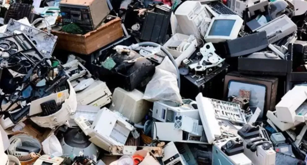Milei habilita actividad prohibida por Cristina, Macri y Fernández para reactivar el reciclaje