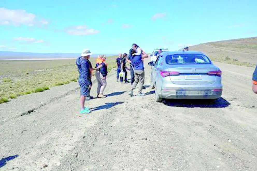 Espectacular coordinación y rescate de familia mendocina varada en Santa Cruz