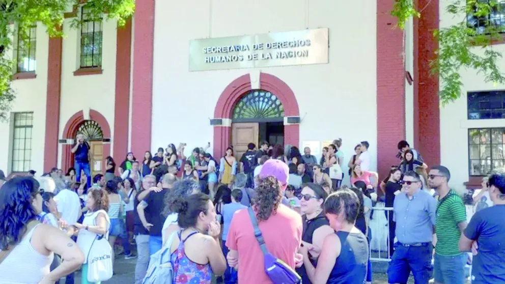 Protestas en la ex Esma: denuncian despidos y el Archivo General de la Memoria amaneció cerrado