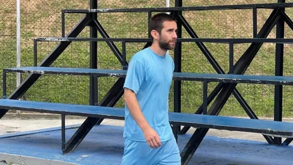 La esposa del gendarme secuestrado en Venezuela dijo que "fue horrible" verlo uniformado como "delincuente"