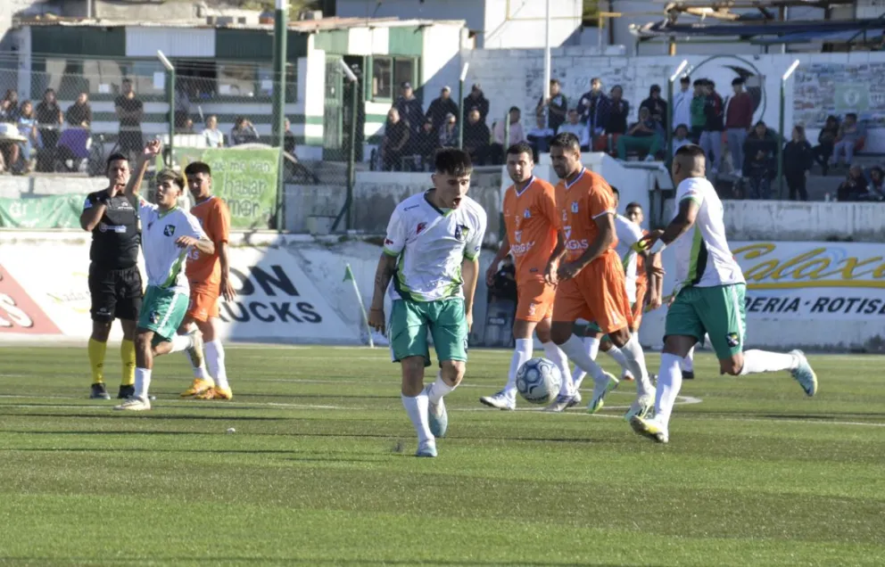En fútbol, Petroquímica y C.A.I. al Provincial Clasificatorio, en Basquetbol, Gimnasia afuera de la Liga Nacional