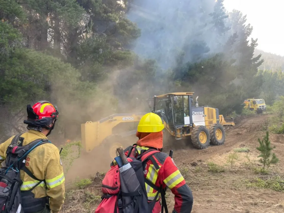 Torres anunció que el incendio en la zona de Los Cipreses está circunscripto
