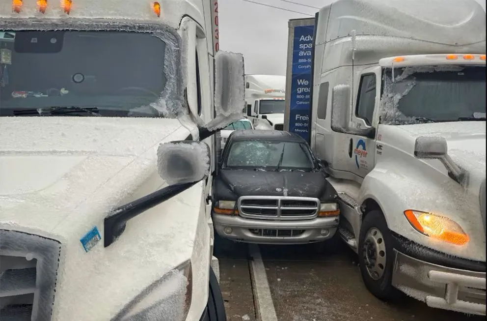 Una tormenta invernal paraliza el centro de EEUU y avanza hacia el este con nieve y hielo: los estados afectados