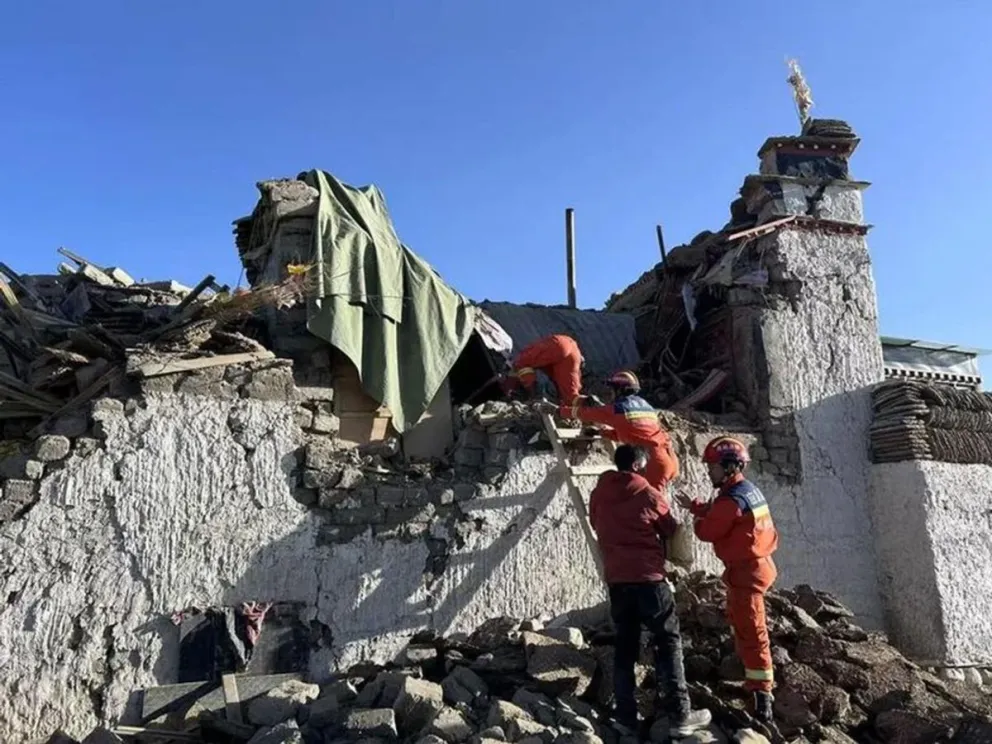 China: terremoto de magnitud 6,8 deja al menos 95 muertos y 130 heridos