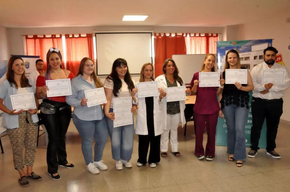 Trece profesionales del Hospital Regional recibieron sus diplomas de especialización