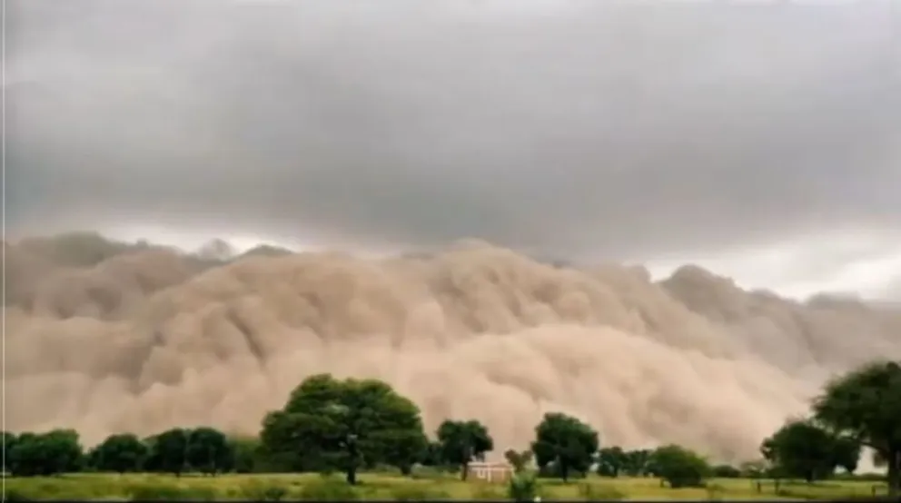 Una increíble tormenta de polvo sorprendió a un pueblo en Santiago del Estero