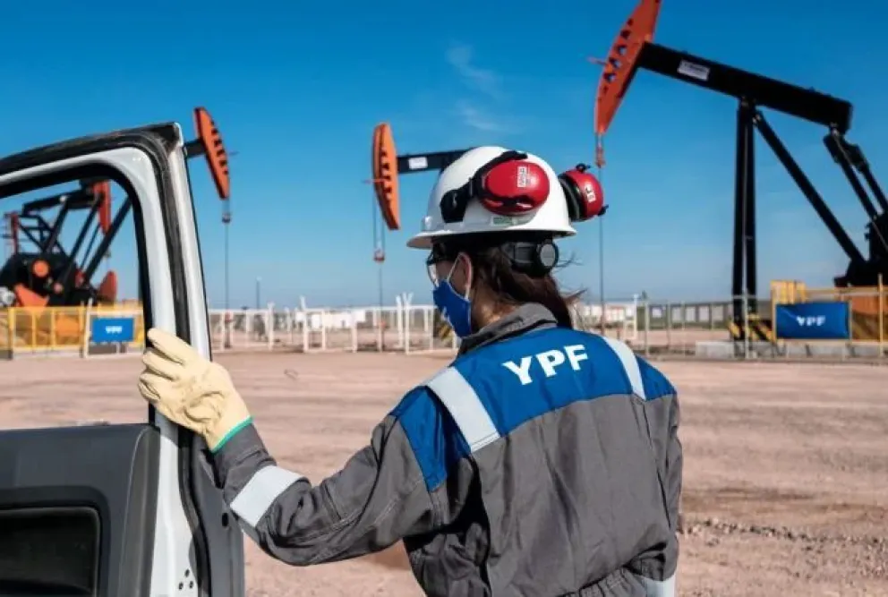 YPF intentará cerrar en las próximos tres semanas el traspaso de titularidad de los yacimientos convencionales que opera en Santa Cruz.