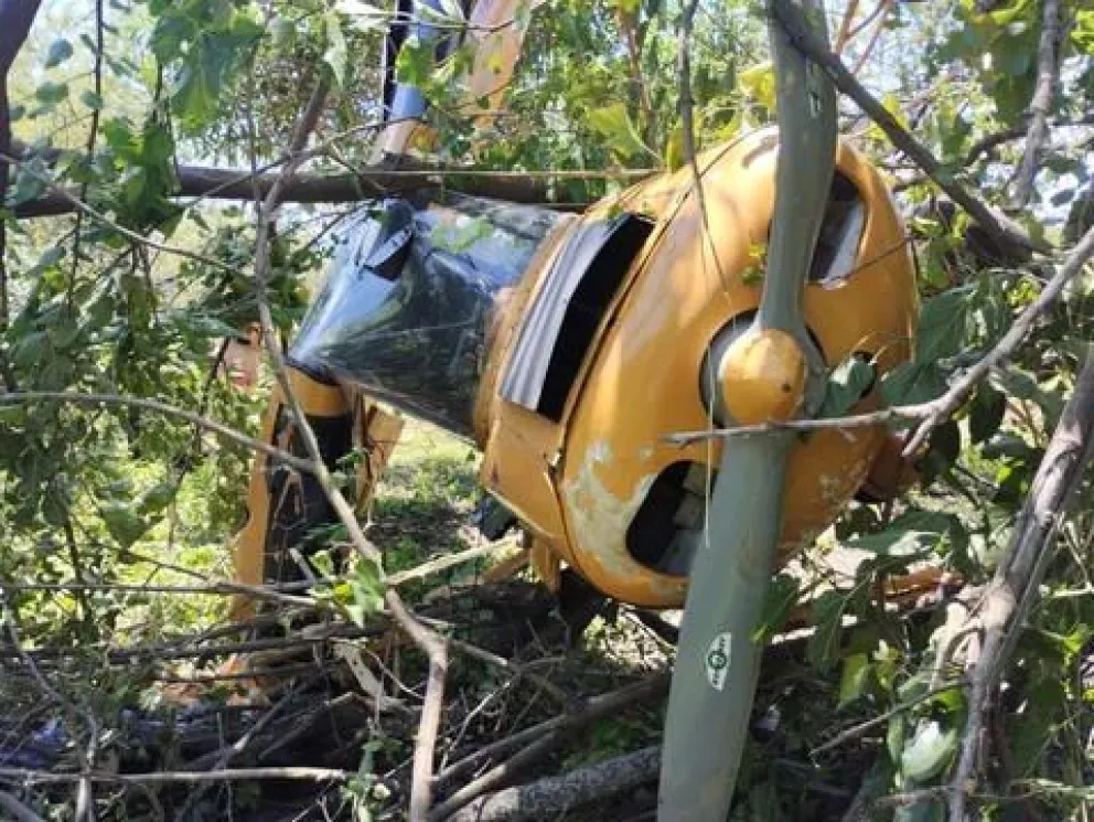 Una avioneta cayó en el predio Universitario Rugby de Salta y hay dos personas heridas