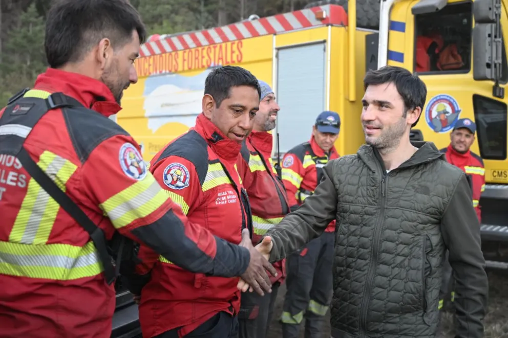 Torres destacó el "permanente compromiso de los brigadistas" y anunció que el incendio en Los Cipreses se encuentra extinguido