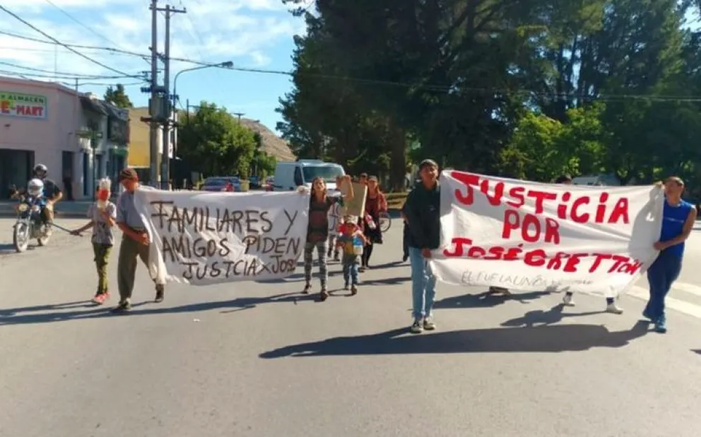Esquel: Familiares y amigos de José Crettón marcharon pidiendo justicia