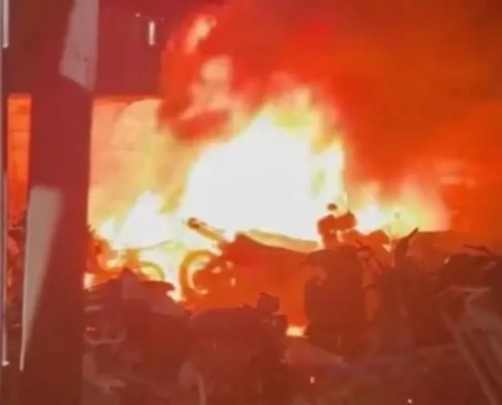 Violento incendio destruyó unas 100 motos secuestradas en Caleta Olivia