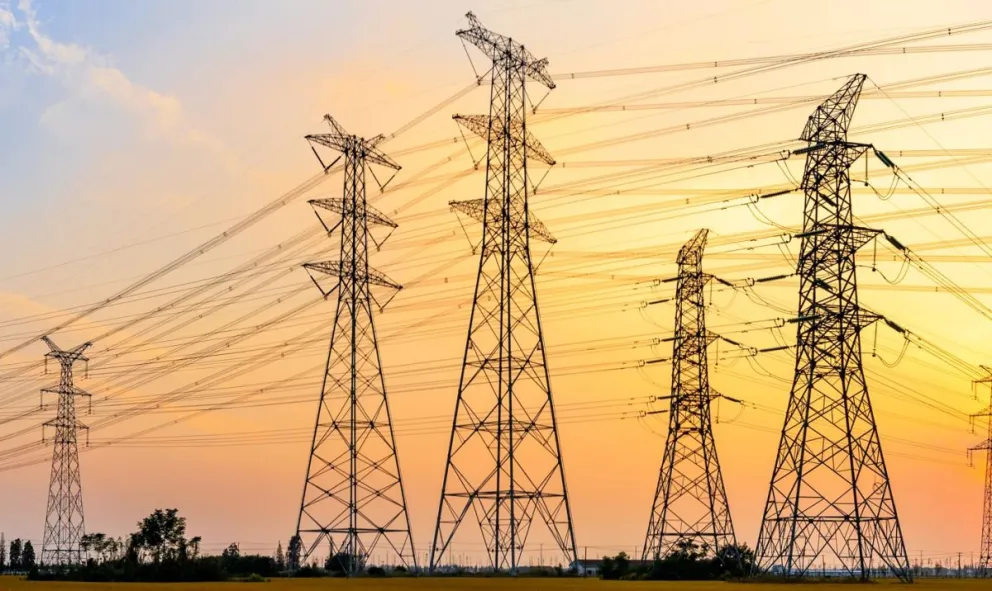 El Gobierno prepara un decreto para regularizar una deuda de US1.300 millones de distribuidoras eléctricas