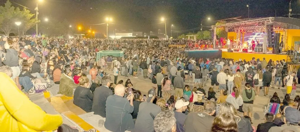Con espectáculos en vivo, el Anfiteatro de Playa Unión es la alternativa más elegida por los veraneantes