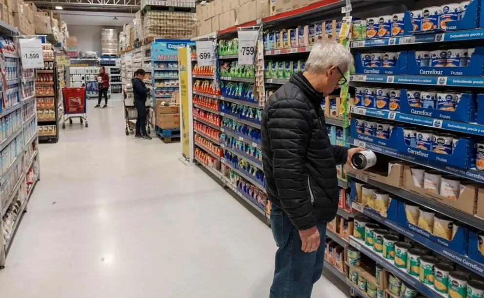 Hoy se conocerá el dato de inflación de diciembre: El 2024 cerraría 100 puntos abajo con respecto al 2023