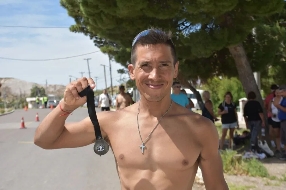 Moira Miranda y Sebastián Arrative, los mejores del Triatlón Patagónico