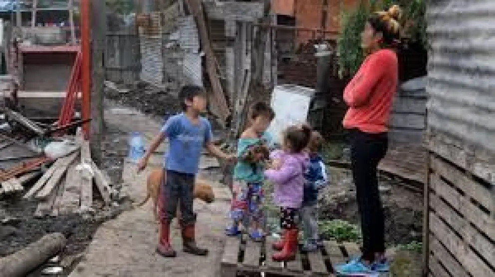 Una familia tipo debe ganar algo más de un millón para no ser pobre