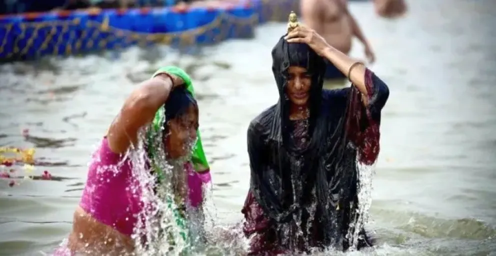 Más de 16 millones de personas se bañan en el Ganges en el festival religioso más grande del mundo   