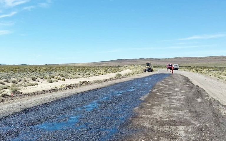 Realizan tareas de bacheo en la Ruta Nacional 26, a la altura de "la ...