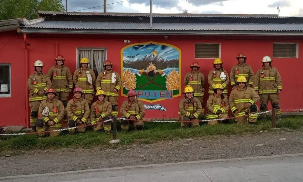 Colecta solidaria para los brigadistas que combaten incendios en Epuyén
