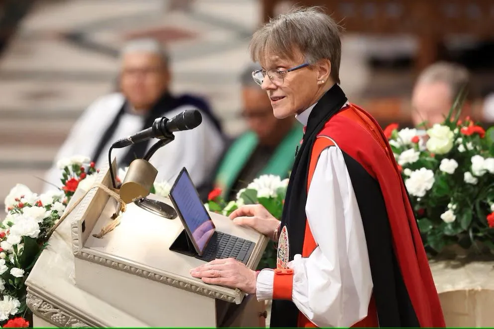 La obispa Mariann Edgar Budde le pidió a Donald Trump "piedad" para la comunidad LGBTQ+ y los inmigrantes. Foto: (REUTERS/Kevin Lamarque)