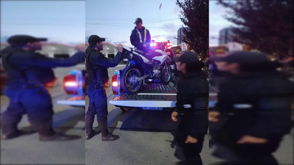 Protección Ciudadana detiene a conductor de moto por cruzar un semáforo en rojo en la Avenida Costanera