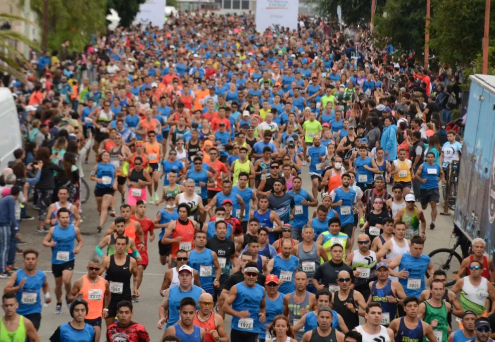 ¡Por fin llegó el gran día tan esperado por todos y toda la ciudad se viste de fiesta para alentar a los competidores!