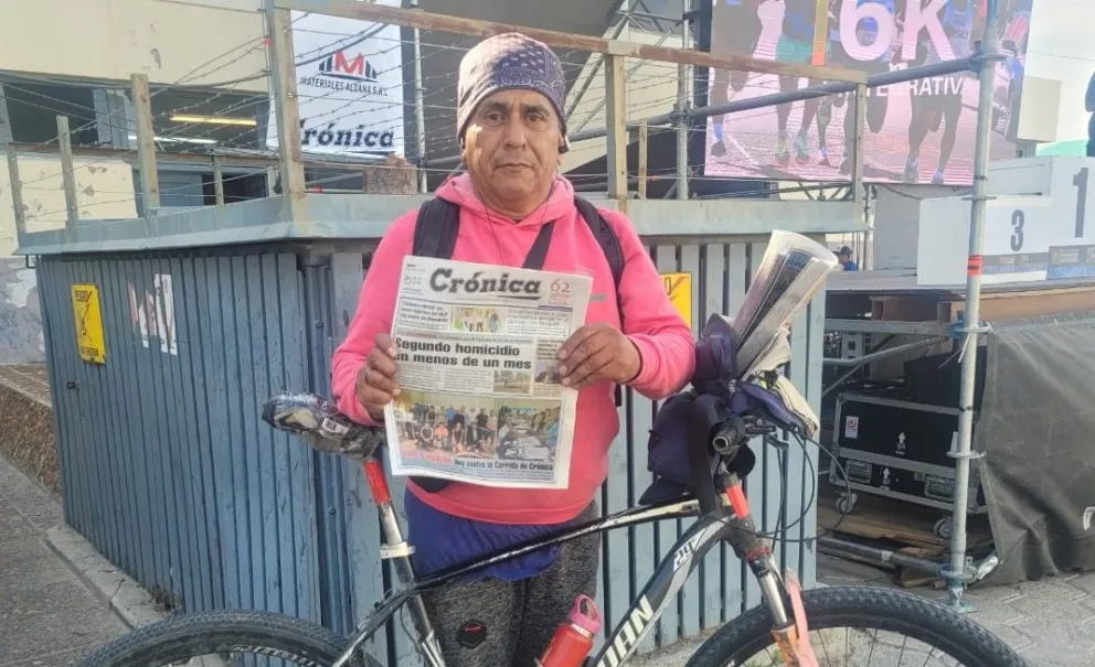 Un vendedor inquebrantable: 40 Años repartiendo Diario Crónica en Comodoro Rivadavia
