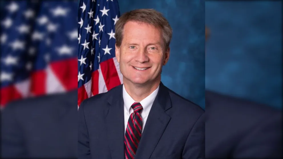 Estados Unidos: congresista republicano afirma que existe una nave submarina extraterrestre