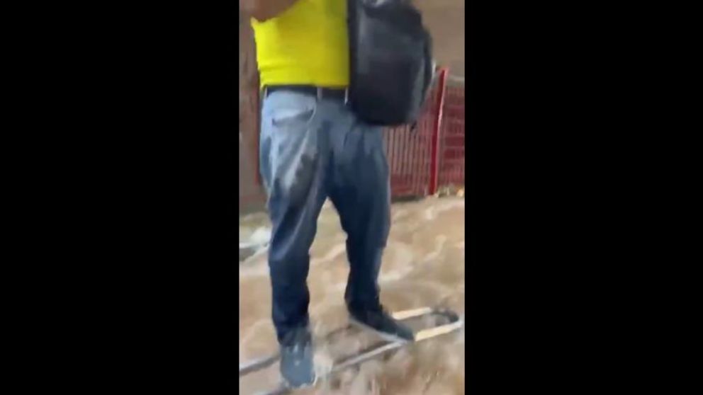 Impactante video: tormenta inunda el subte de San Pablo y pasajeros se aferran a las barandas para salvarse