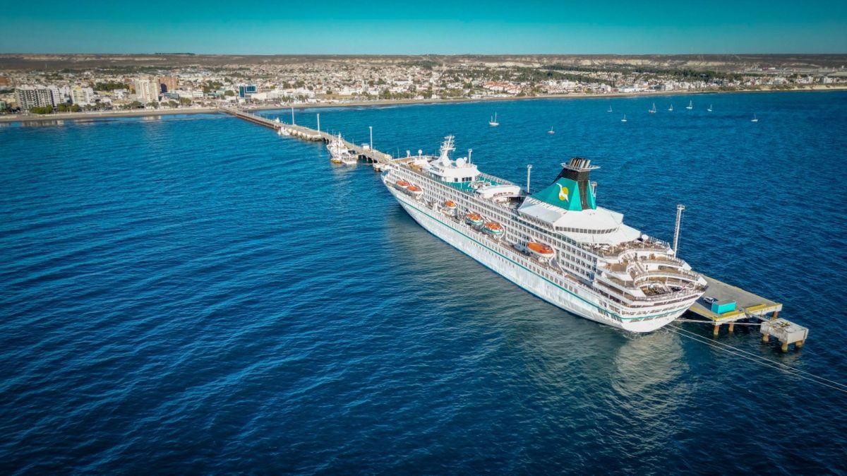 Temporada de Cruceros en Chubut: el Artania arribó a Puerto Madryn